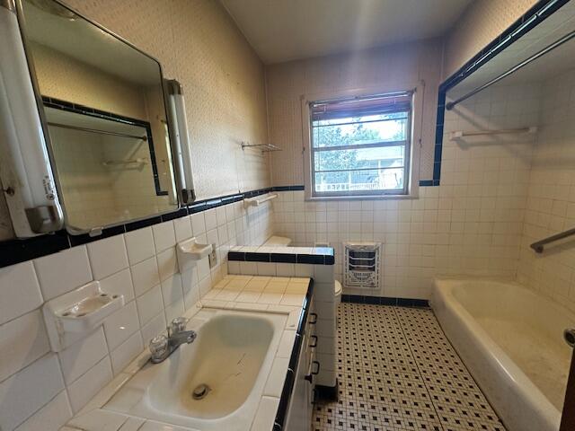 218 W 8th Street