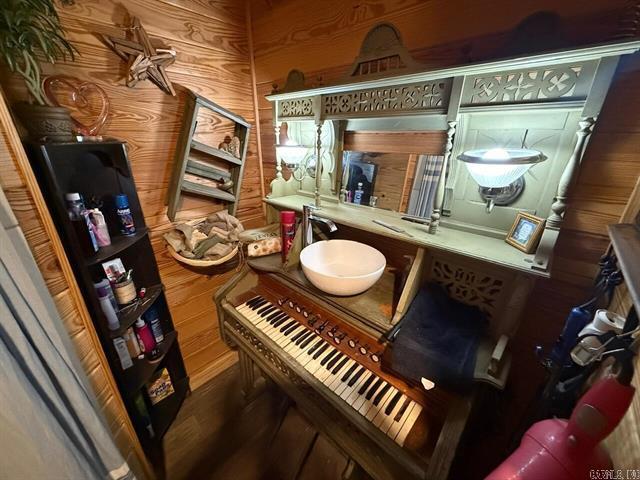 501 S Woodlawn Avenue